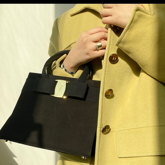 Salvatore Ferragamo Vara bow black suede bag. Top handle bag plus crossbody bag - Picture 3 of 13